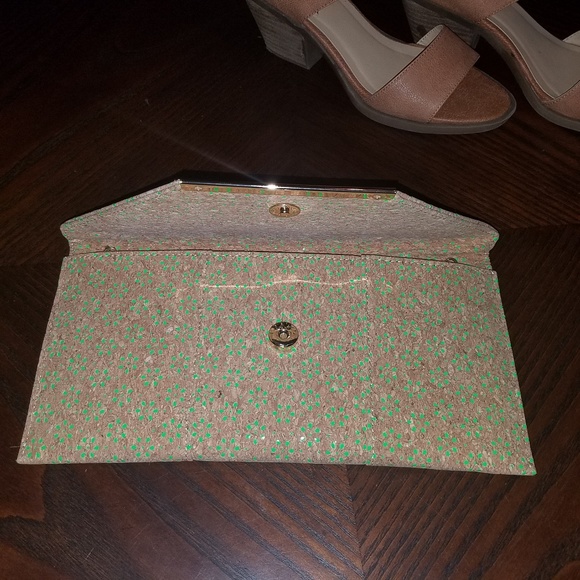 🌻Cork Envelope Clutch with Neon Green Cut Outs - Picture 4 of 5